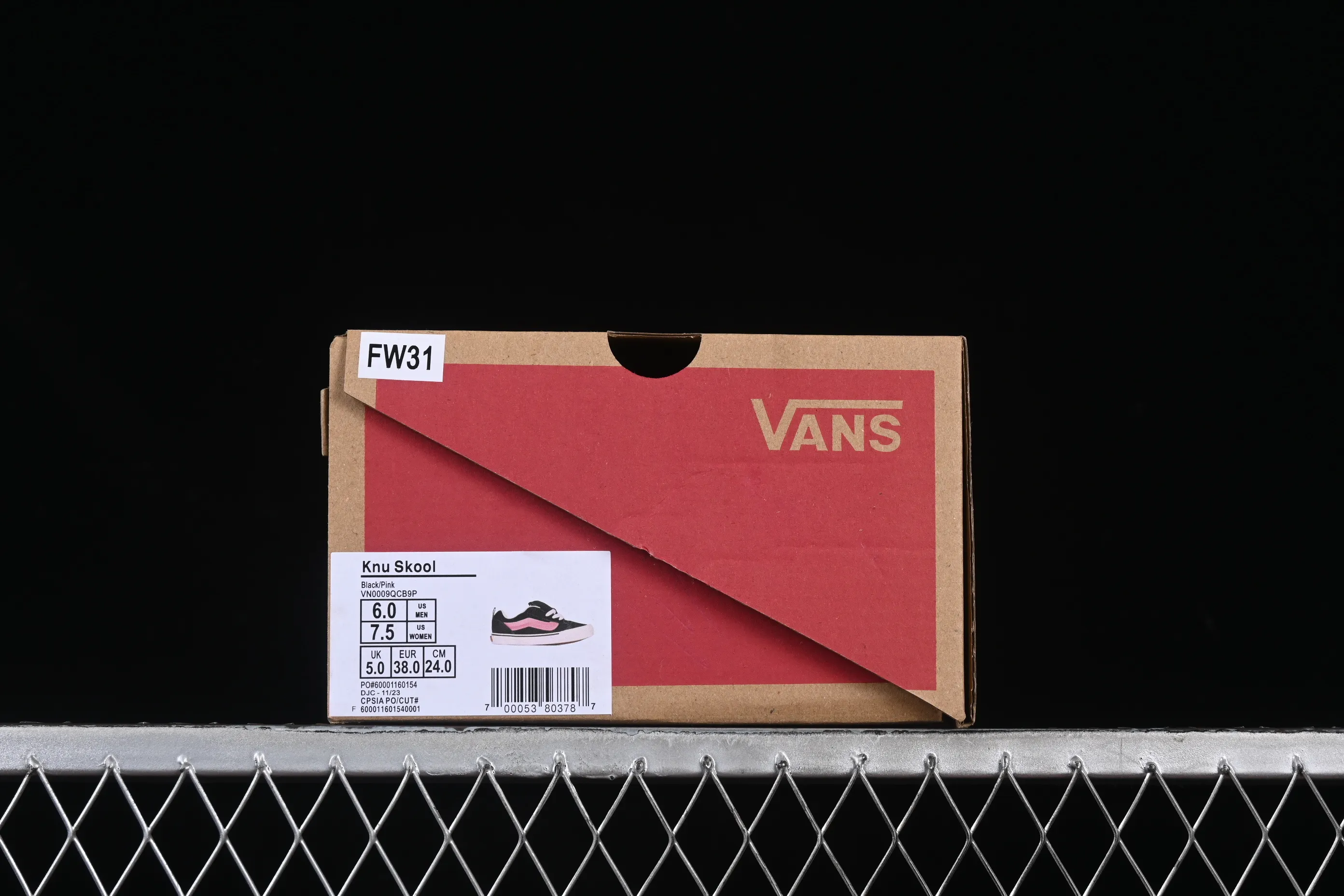 All categories Vans Vans series Vans Low Vans low-top Vans Knu Skool black and pink color comfortable and fashionable non-slip wear-resistant low-top casual sneakers VN0009QCB9P